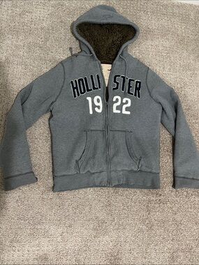 Hollister vintage Y2K XL men’s zip up faux fur hoodie. NWT. Original mid 2000’s.